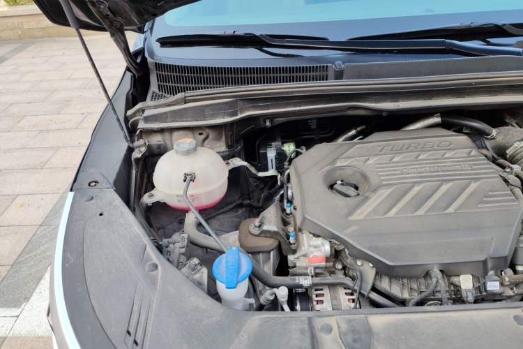 Used Kia Carnival 2021 2.0T Flagship Edition Engine Bay Right