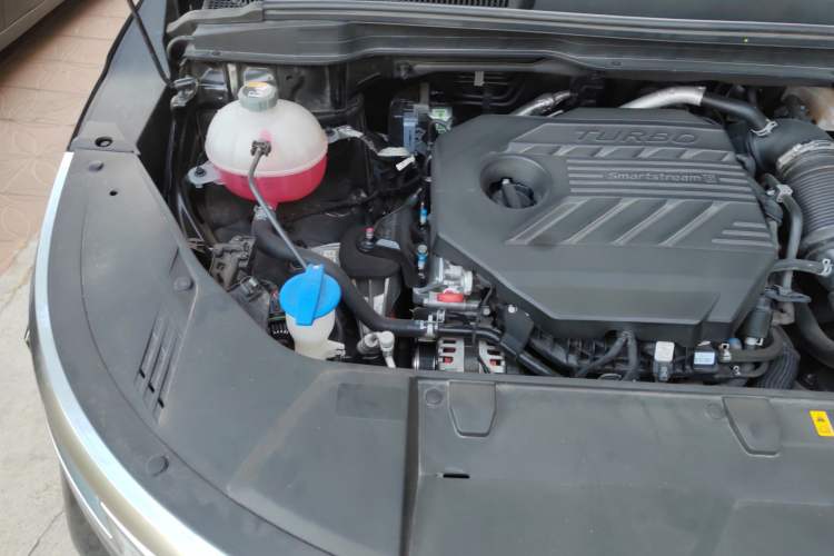 Used Kia Carnival 2021 2.0T Luxury Tech Edition Engine Bay Right