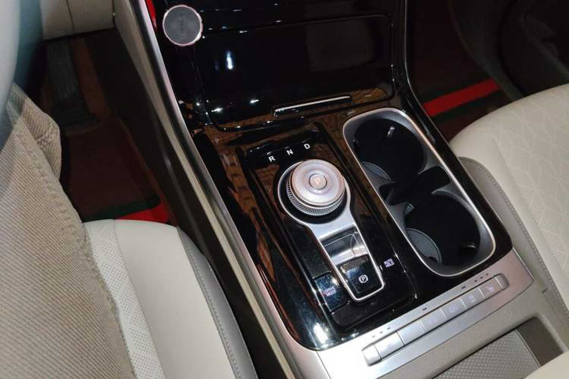 Used Kia Carnival 2021 2.0T Luxury Tech Edition Gear Lever