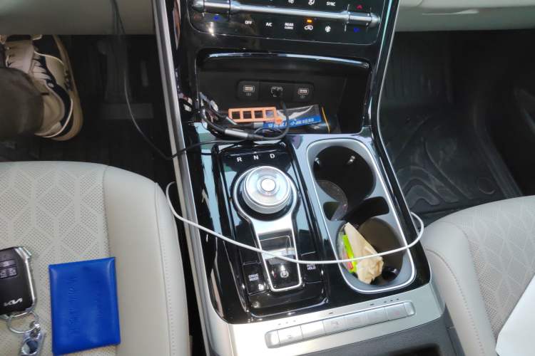 Used Kia Carnival 2021 2.0T Luxury Tech Edition Gear Lever