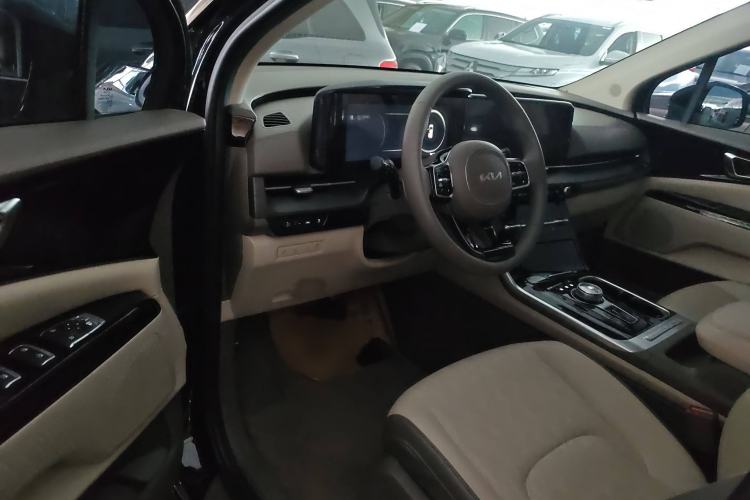 Used Kia Carnival 2021 2.0T Luxury Edition Interior 2