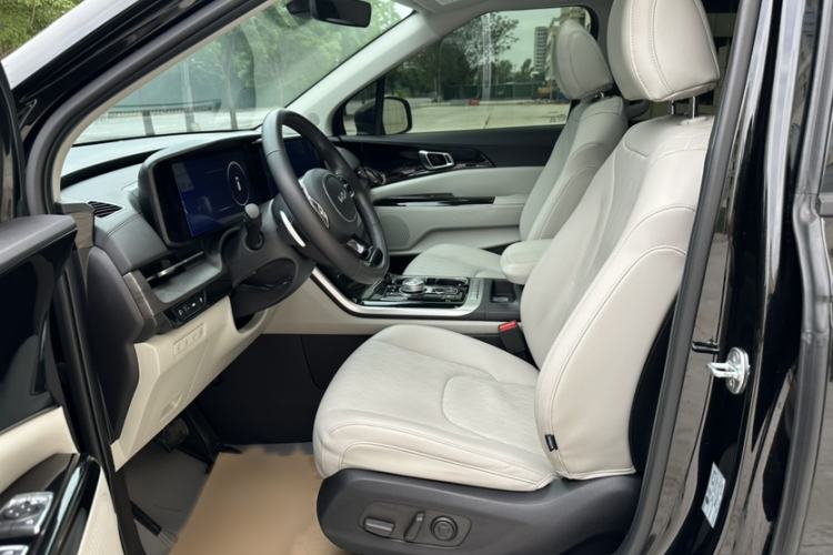 Used Kia Carnival 2021 2.0T Luxury Edition Interior 4