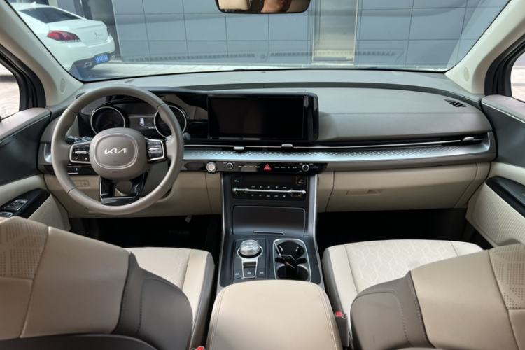 Used Kia Carnival 2021 2.0T Luxury Edition Interior 7