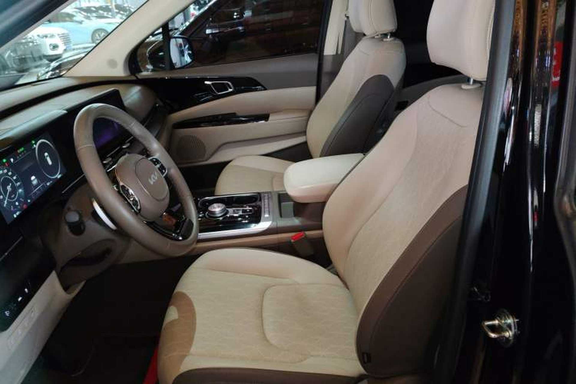 Used Kia Carnival 2021 2.0T Luxury Tech Edition Left Front Seat