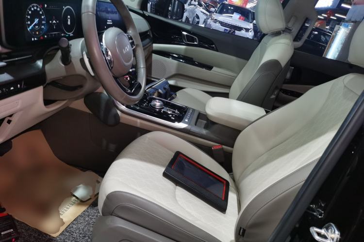 Used Kia Carnival 2021 2.0T Luxury Tech Edition Left Front Seat