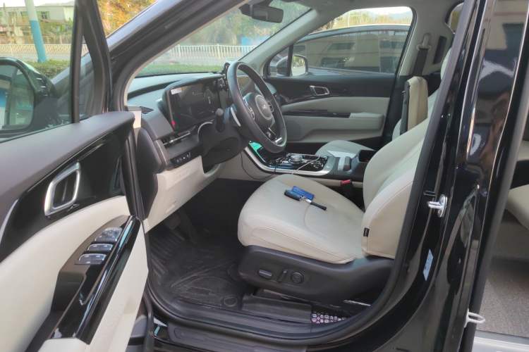 Used Kia Carnival 2021 2.0T Luxury Tech Edition Left Front Seat