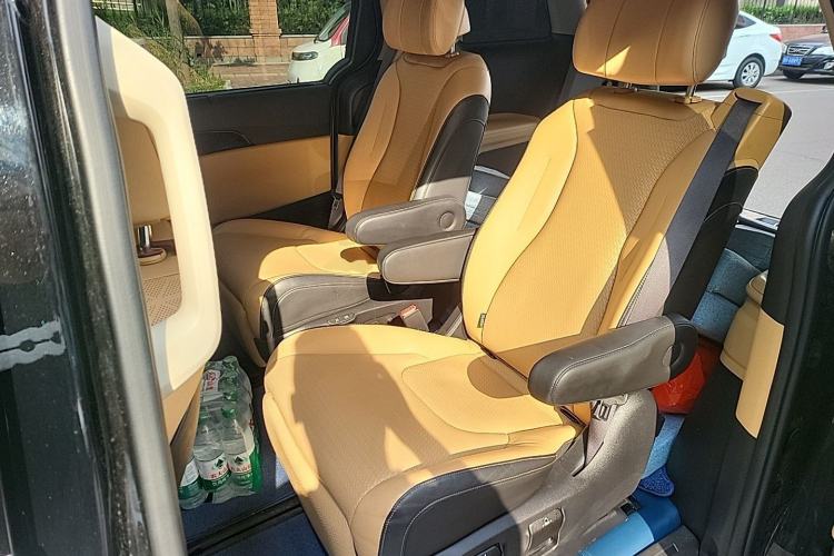 Used Kia Carnival 2021 2.0T Luxury Tech Edition Left Rear Seat