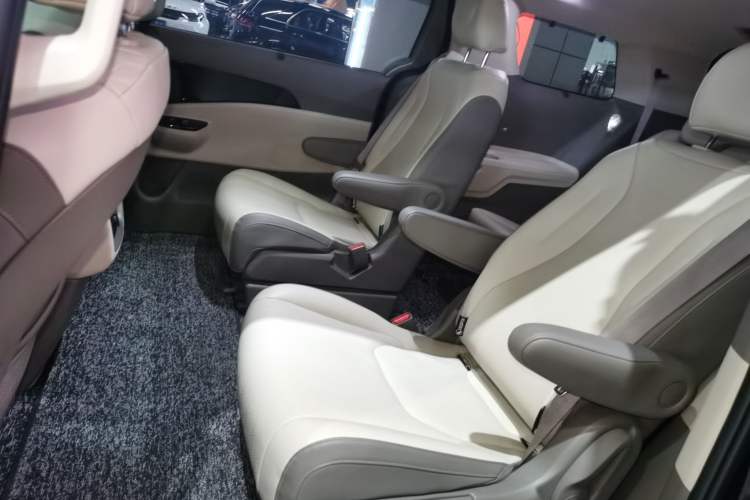 Used Kia Carnival 2021 2.0T Luxury Tech Edition Left Rear Seat