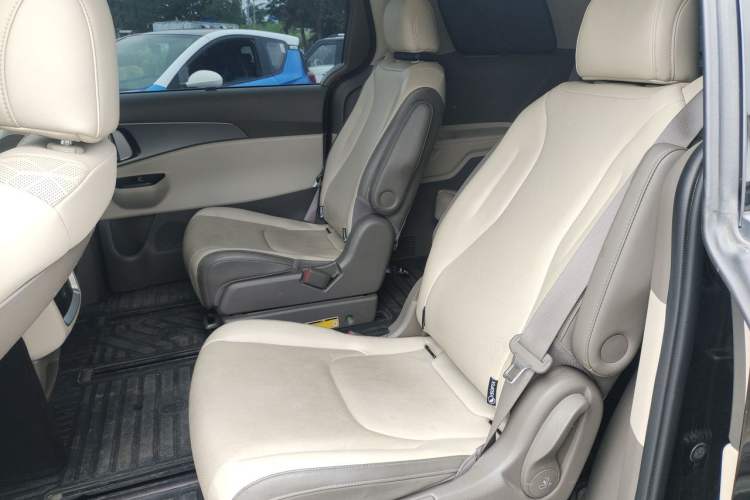 Used Kia Carnival 2021 2.0T Luxury Edition Left Rear Seat