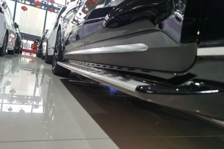 Used Kia Carnival 2021 2.0T Luxury Tech Edition Left Side Sill