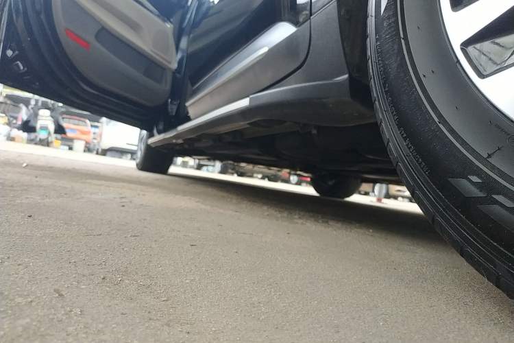 Used Kia Carnival 2021 2.0T Luxury Edition Left Side Sill