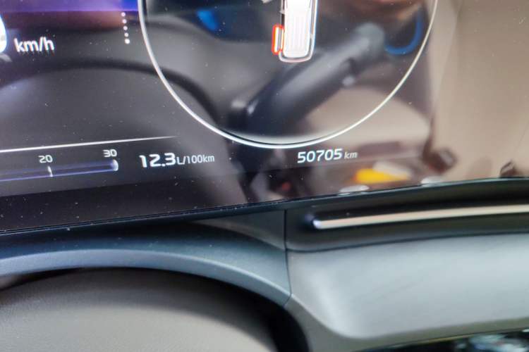 Used Kia Carnival 2021 2.0T Flagship Edition Odometer Close Up