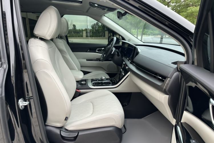 Used Kia Carnival 2021 2.0T Luxury Edition Right Front Seat