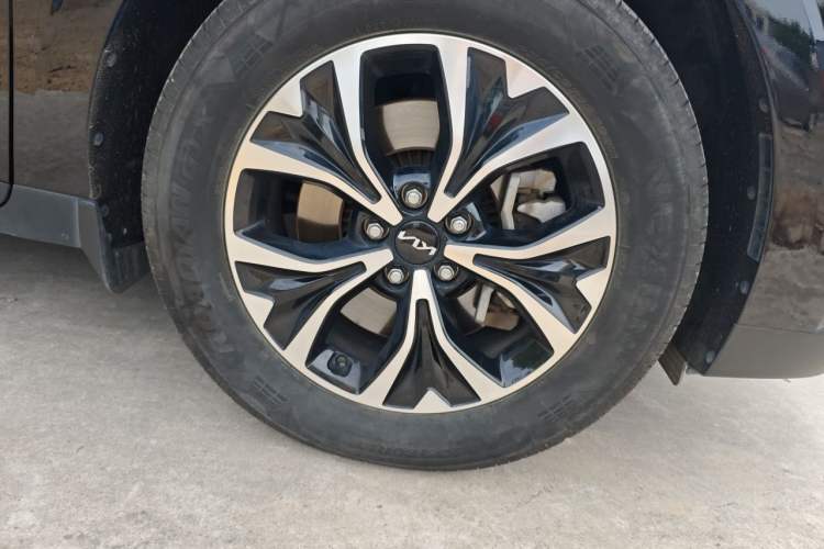 Used Kia Carnival 2021 2.0T Flagship Edition Right Front Wheel Hub