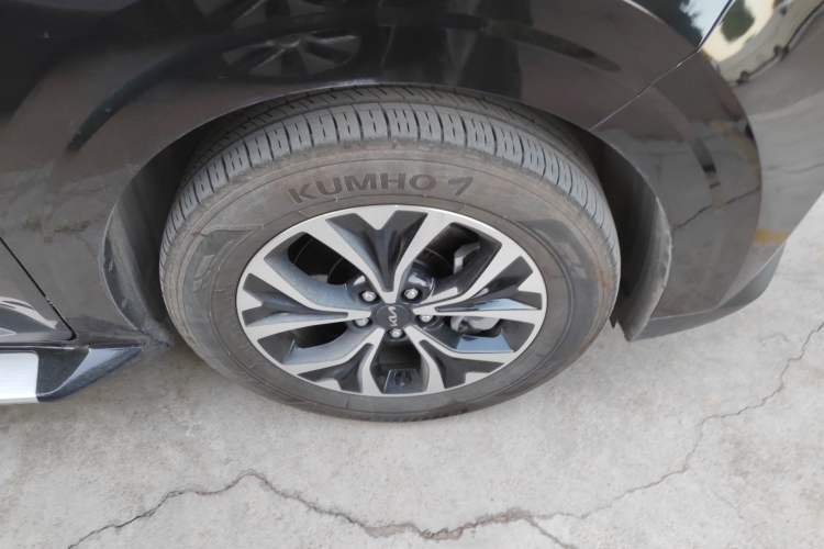 Used Kia Carnival 2021 2.0T Luxury Tech Edition Right Front Wheel Hub