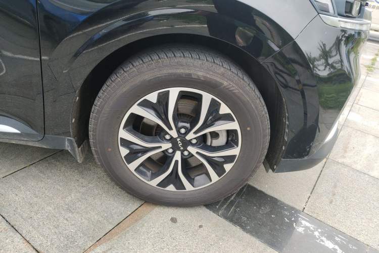 Used Kia Carnival 2021 2.0T Luxury Edition Right Front Wheel Hub