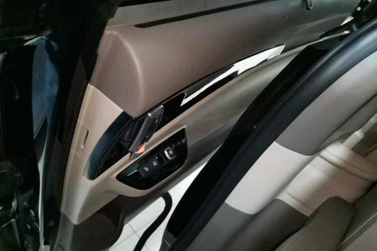 Used Kia Carnival 2021 2.0T Flagship Edition Right Rear Door Interior