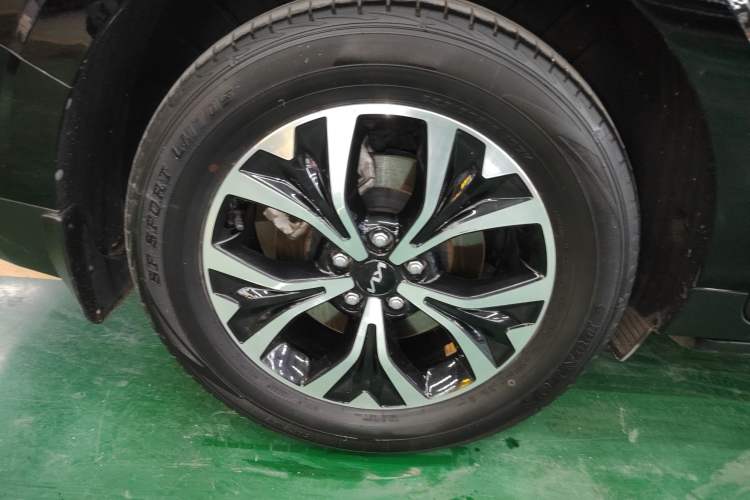 Used Kia Carnival 2021 2.0T Flagship Edition Right Rear Wheel Hub