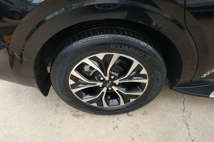 Used Kia Carnival 2021 2.0T Luxury Edition Right Rear Wheel Hub