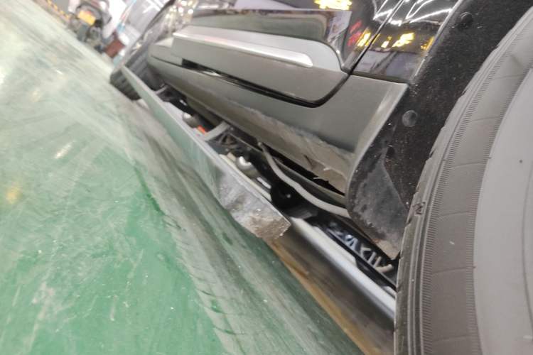 Used Kia Carnival 2021 2.0T Flagship Edition Right Side Sill