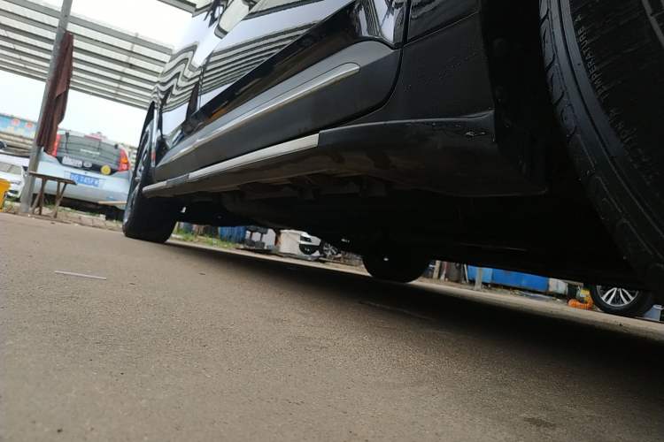Used Kia Carnival 2021 2.0T Luxury Edition Right Side Sill