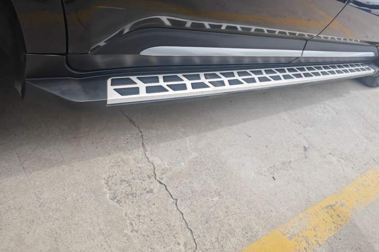 Used Kia Carnival 2021 2.0T Luxury Edition Right Side Sill