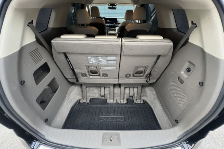 Used Kia Carnival 2021 2.0T Luxury Edition Trunk