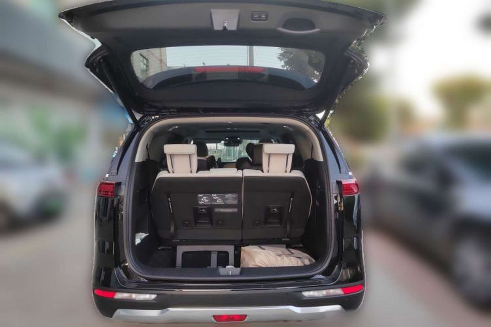 Used Kia Carnival 2021 2.0T Luxury Tech Edition Trunk