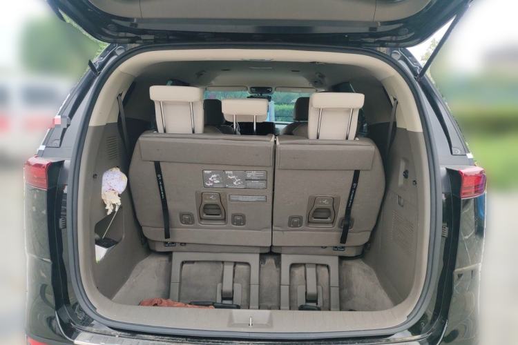 Used Kia Carnival 2021 2.0T Luxury Edition Trunk
