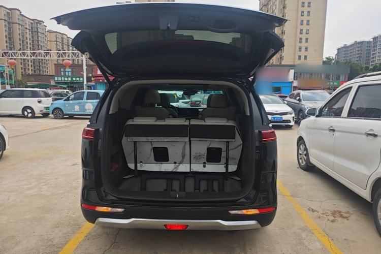 Used Kia Carnival 2021 2.0T Luxury Edition Trunk