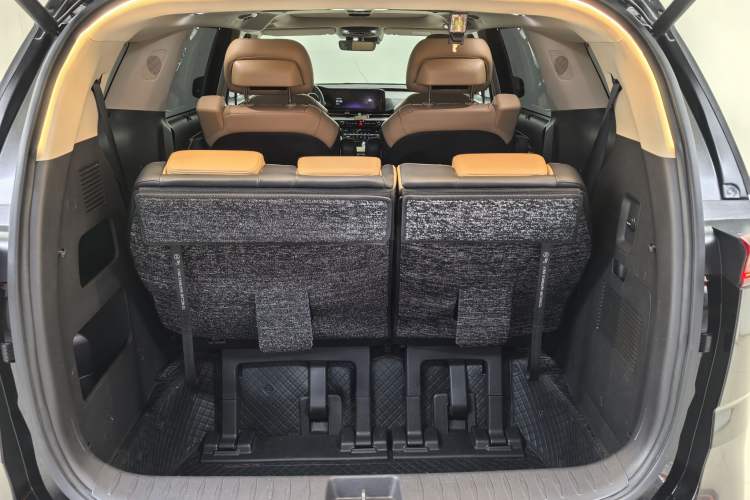 Used Kia Carnival 2021 2.0T Flagship Edition Trunk
