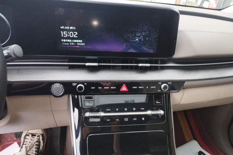 Used Kia Carnival 2021 2.0T Flagship Edition Audio And AC Panel