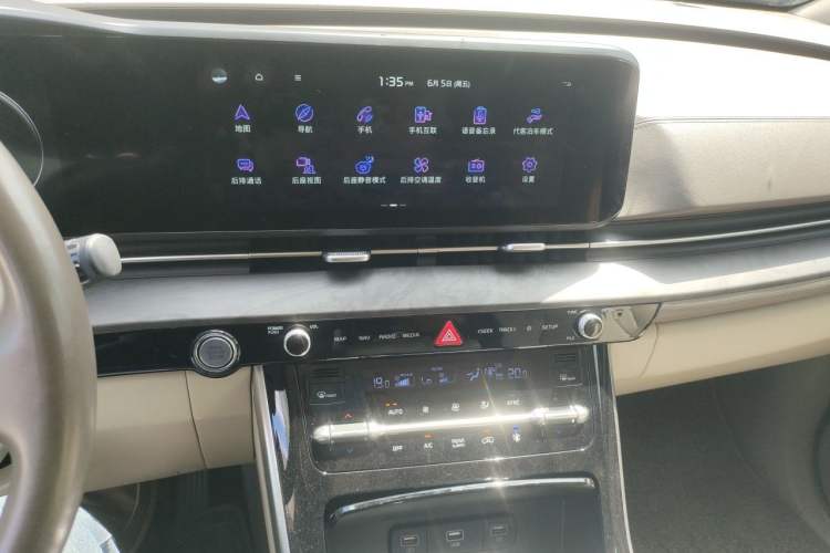 Used Kia Carnival 2021 2.0T Flagship Edition Audio And AC Panel