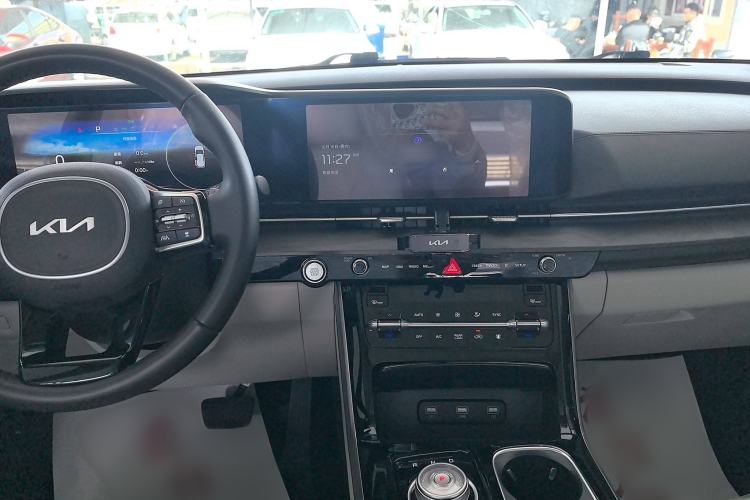 Used Kia Carnival 2021 2.0T Luxury Tech Edition Audio And AC Panel