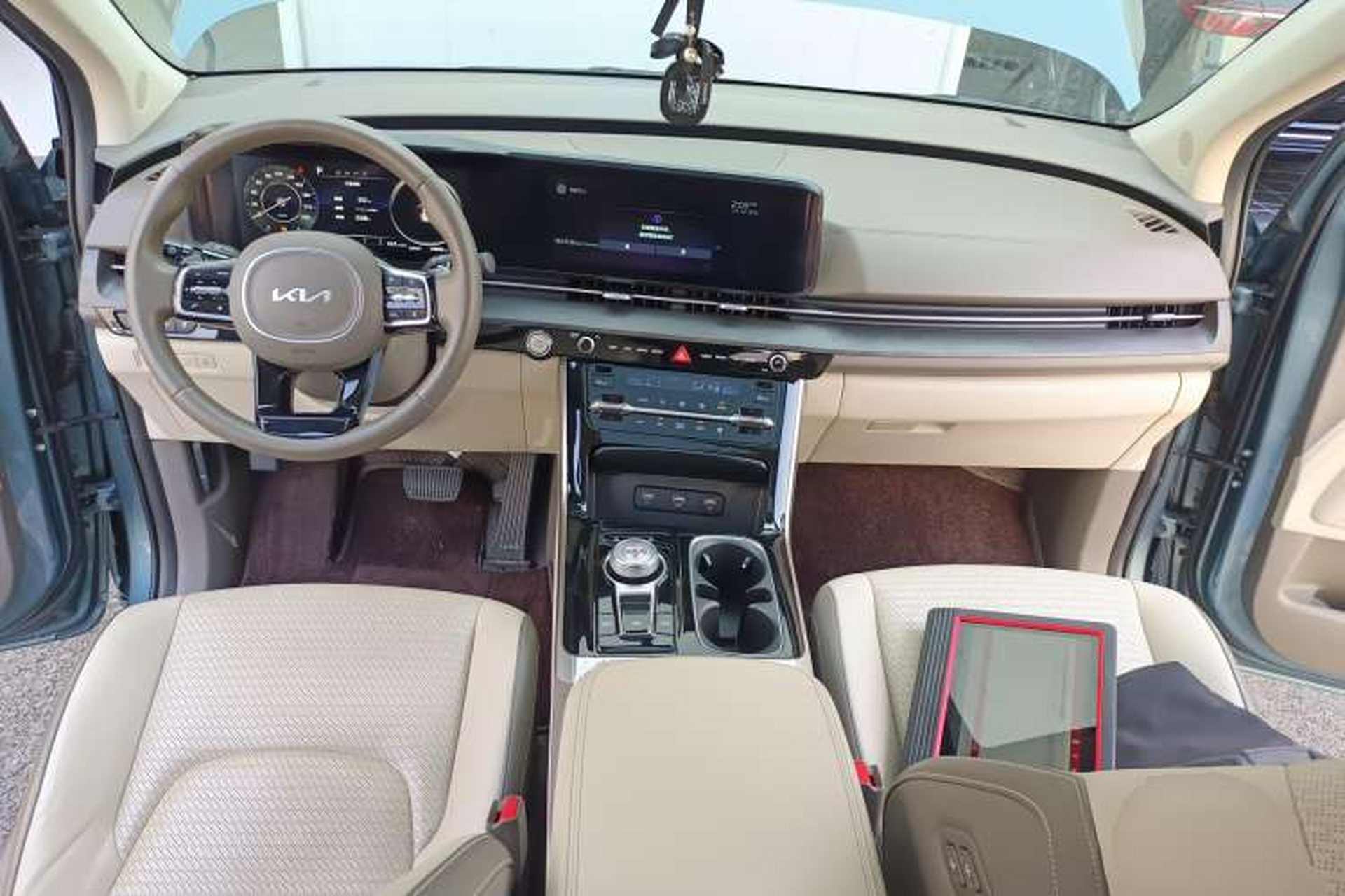 Used Kia Carnival 2021 2.0T Flagship Edition Center Console
