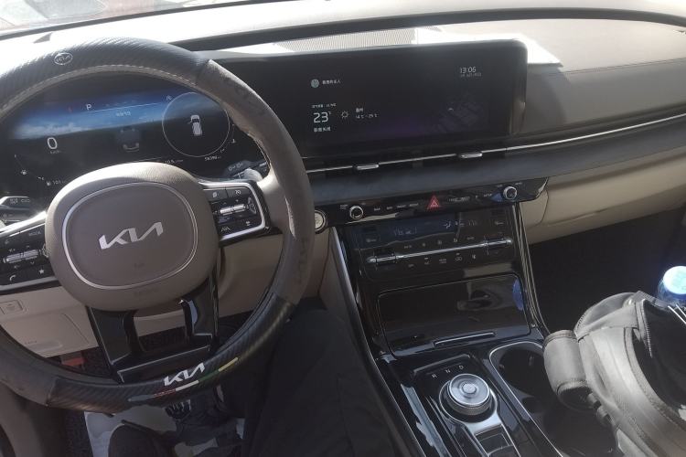 Used Kia Carnival 2021 2.0T Flagship Edition Center Console
