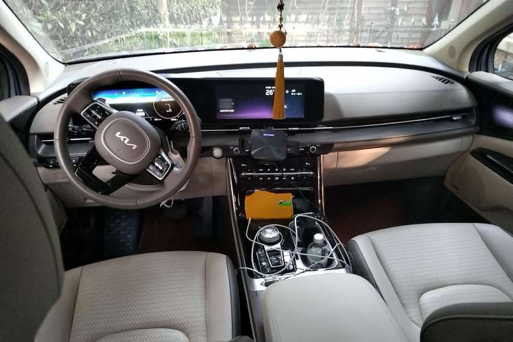 Used Kia Carnival 2021 2.0T Flagship Edition Center Console