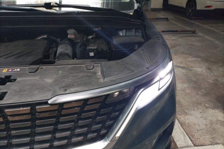 Used Kia Carnival 2021 2.0T Flagship Edition Engine Bay Left