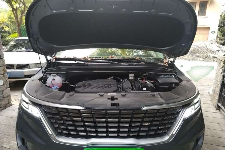 Used Kia Carnival 2021 2.0T Flagship Edition Engine Bay