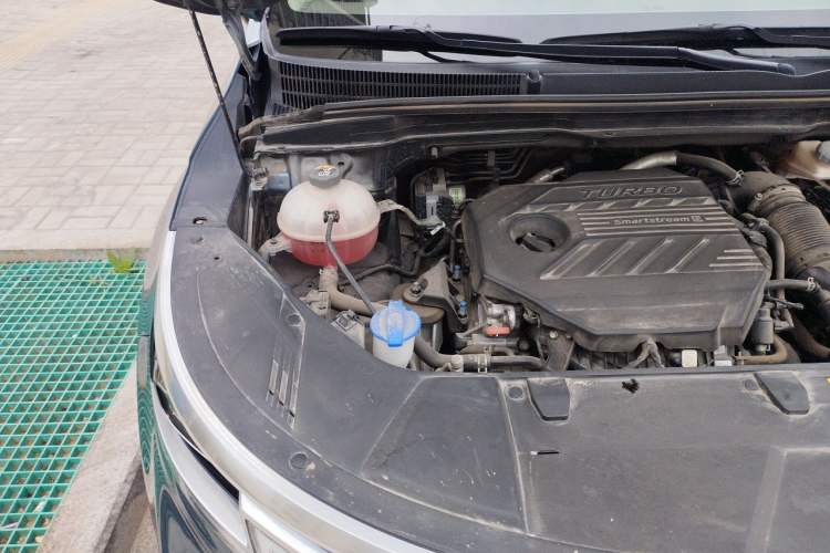 Used Kia Carnival 2021 2.0T Flagship Edition Engine Bay Right