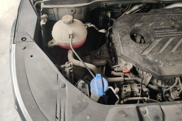 Used Kia Carnival 2021 2.0T Flagship Edition Engine Bay Right