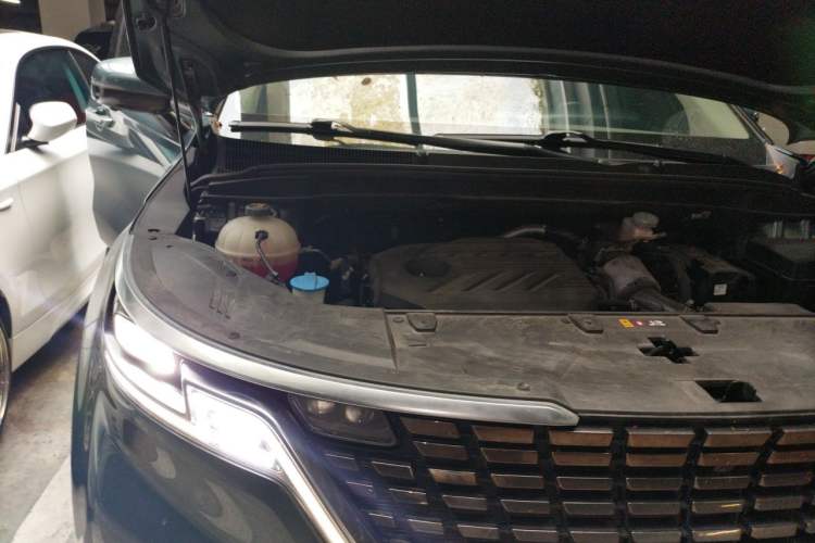 Used Kia Carnival 2021 2.0T Flagship Edition Engine Bay Right