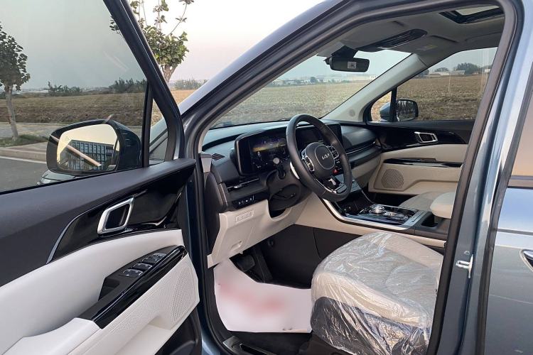 Used Kia Carnival 2021 2.0T Luxury Tech Edition Left Front Seat