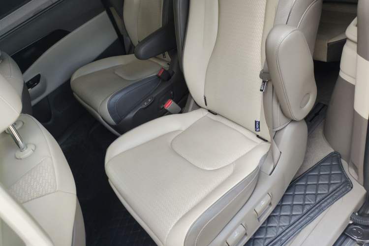 Used Kia Carnival 2021 2.0T Flagship Edition Left Rear Seat