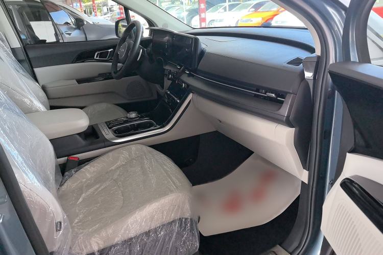 Used Kia Carnival 2021 2.0T Luxury Tech Edition Right Front Seat