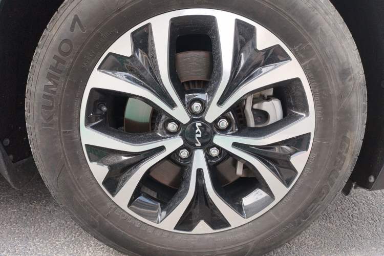 Used Kia Carnival 2021 2.0T Flagship Edition Right Front Wheel Hub