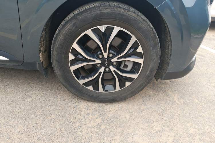 Used Kia Carnival 2021 2.0T Luxury Tech Edition Right Front Wheel Hub