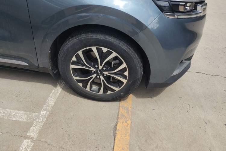 Used Kia Carnival 2021 2.0T Flagship Edition Right Front Wheel Hub