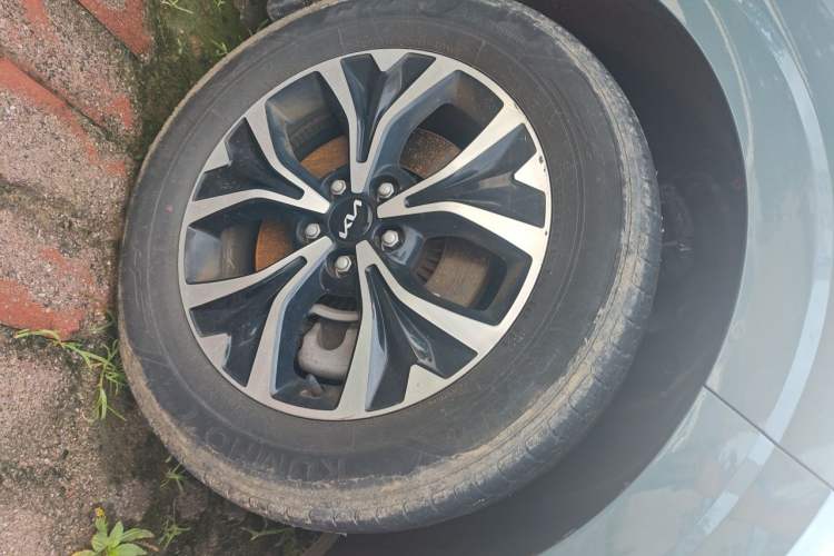 Used Kia Carnival 2021 2.0T Flagship Edition Right Front Wheel Hub