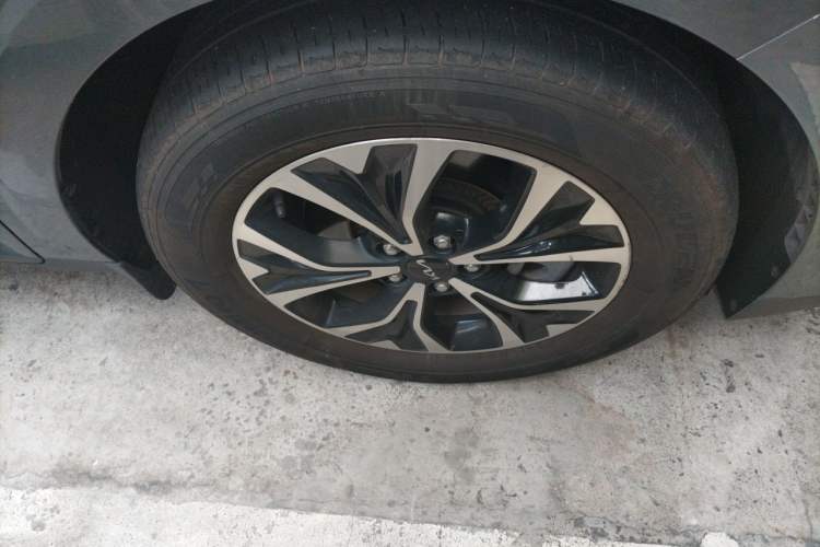 Used Kia Carnival 2021 2.0T Flagship Edition Right Front Wheel Hub